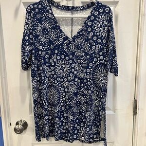 Torrid Blue and White Floral Tunic Blouse NWT 00